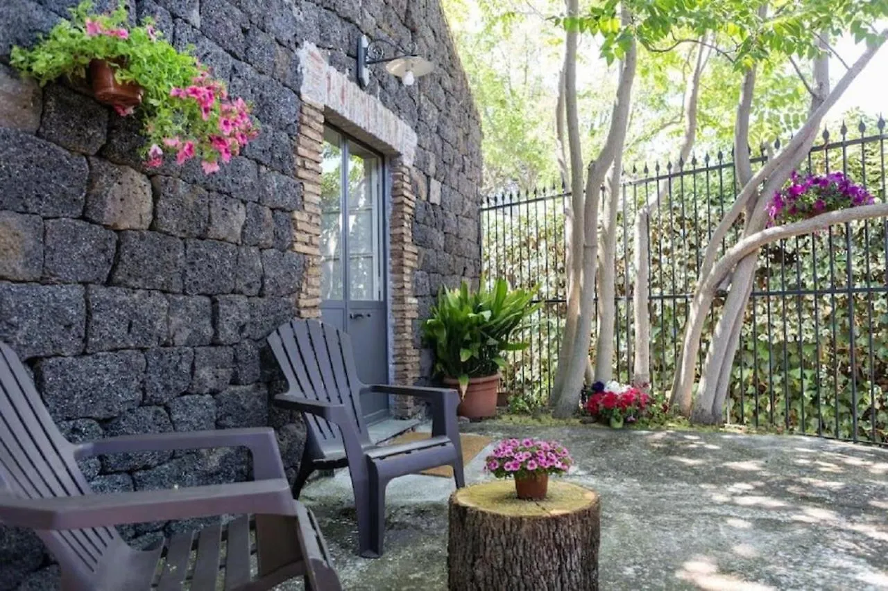 Pietra Dell'Etna Guest House Ragalna